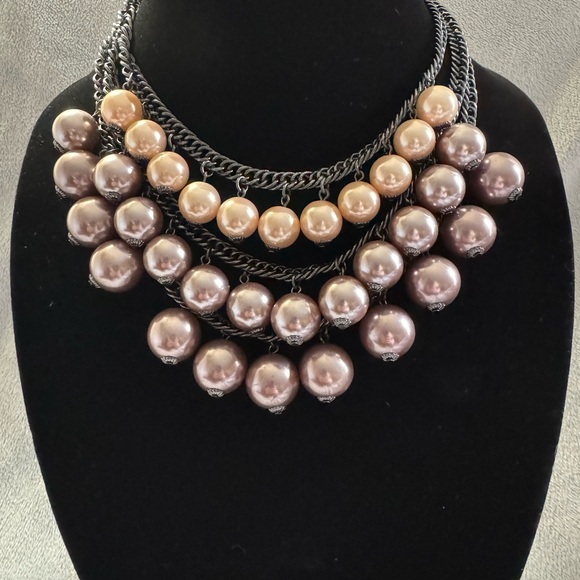 Lucy & Laurel Jewelry - Lucy & Laurel Gunmetal Faux Pearl Statement Necklace Peach and Champagne NWT